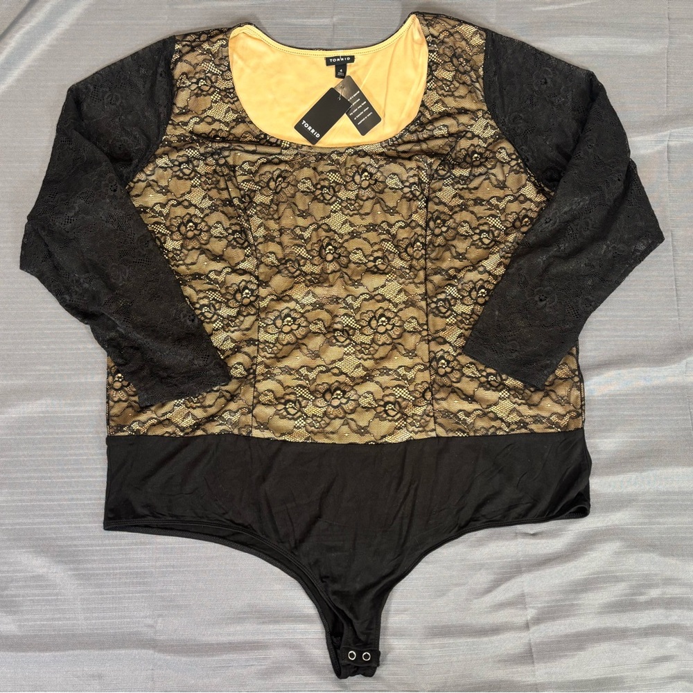 NWT Torrid Black Lace Bodysuit Size 4 (4X/26) Sheer Sleeve Nude Lined 22FAL3